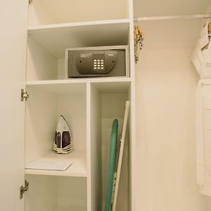 One-Bedroom Queen Suite